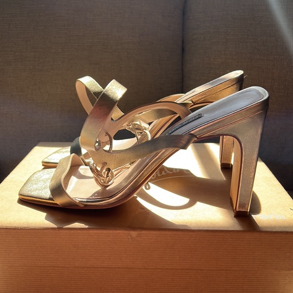 NINE WEST GOLD HEELS - Picture 4 of 6